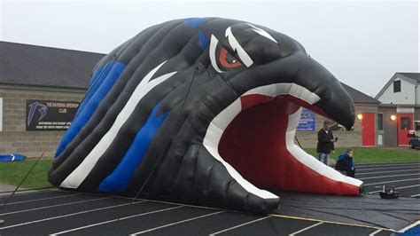 Inflatable mascot tunnel